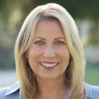 Paula Headshot - 2020.jpg